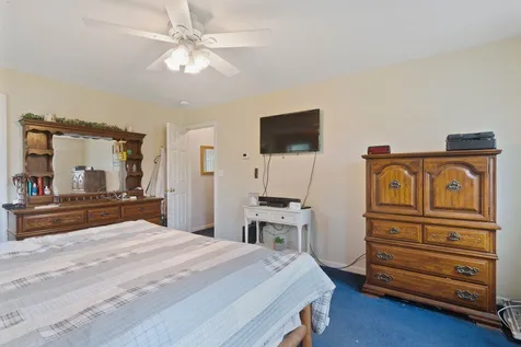 25 Longwood Avenue Londonderry NH 03053