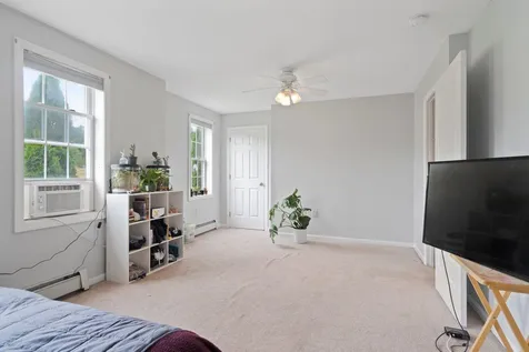 25 Longwood Avenue Londonderry NH 03053