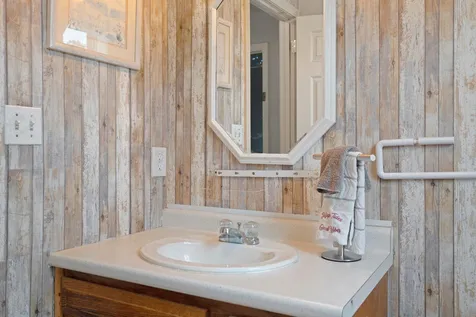 25 Longwood Avenue Londonderry NH 03053