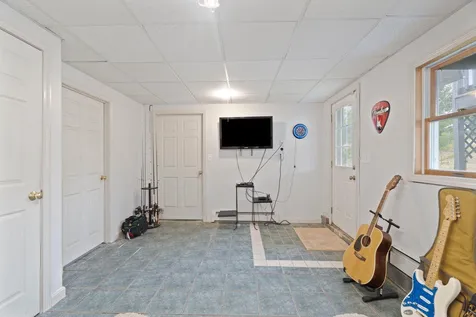25 Longwood Avenue Londonderry NH 03053