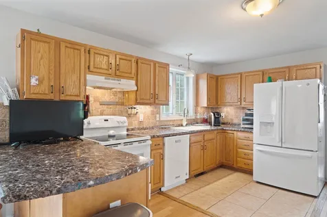 25 Longwood Avenue Londonderry NH 03053