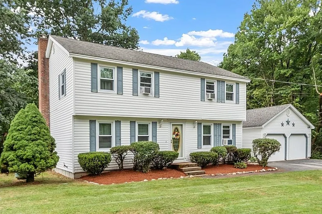 6 Wagner Way Hudson NH 03051