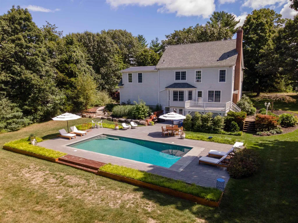 7 Stratham Lane Stratham NH 03885