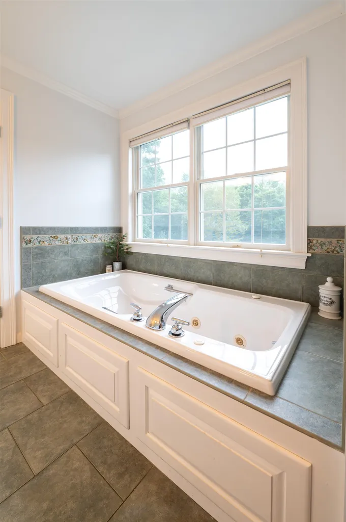 7 Stratham Lane Stratham NH 03885