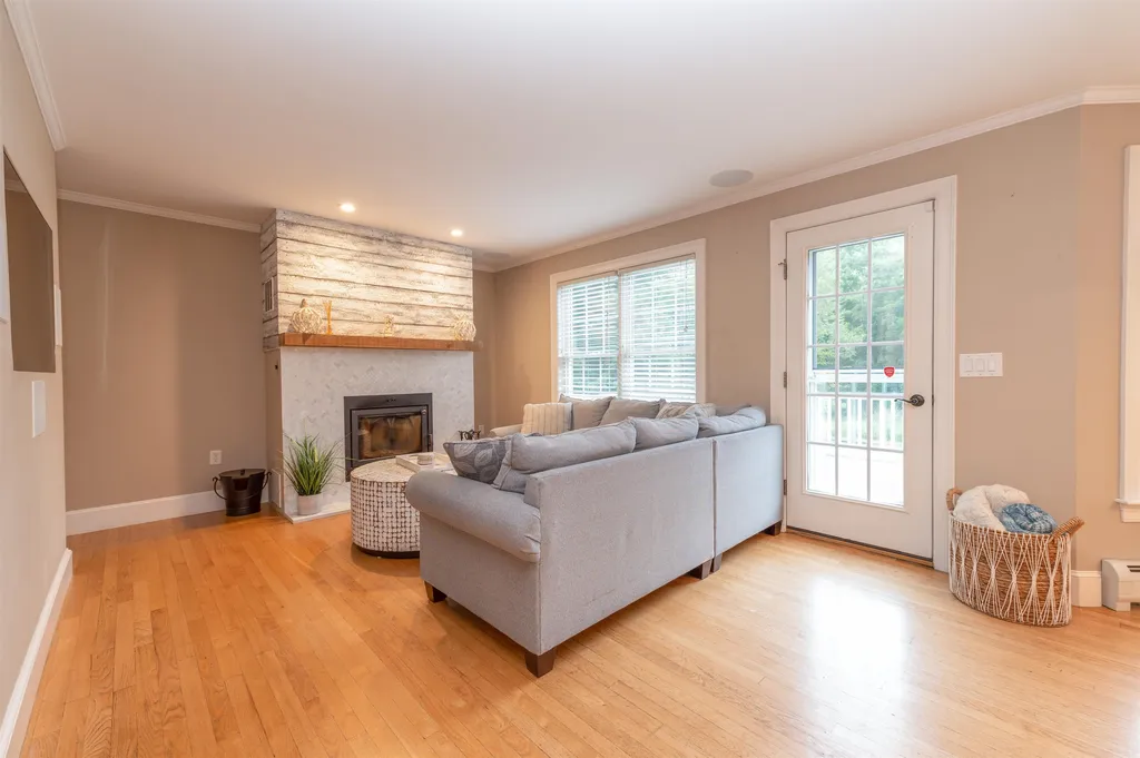 7 Stratham Lane Stratham NH 03885