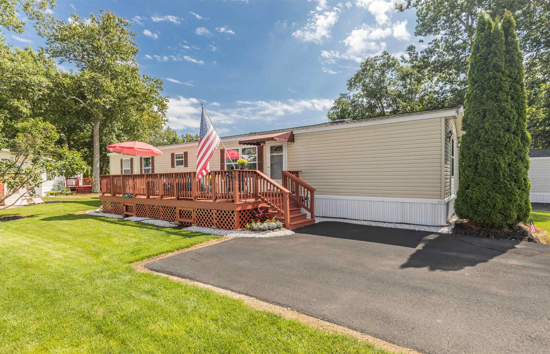 10 Hickory Avenue North Hampton NH 03862