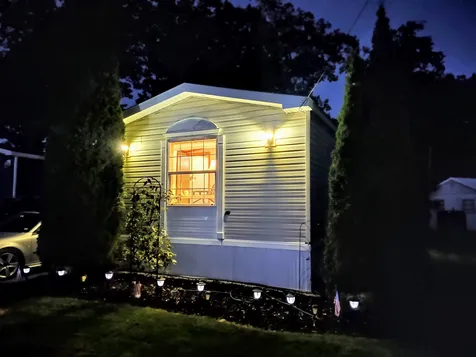 10 Hickory Avenue North Hampton NH 03862