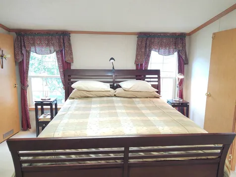 10 Hickory Avenue North Hampton NH 03862