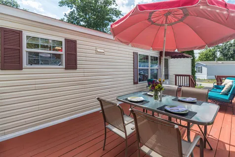 10 Hickory Avenue North Hampton NH 03862