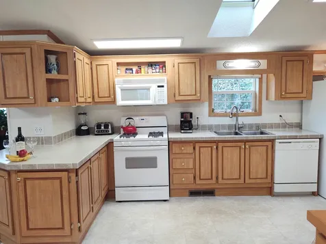 10 Hickory Avenue North Hampton NH 03862