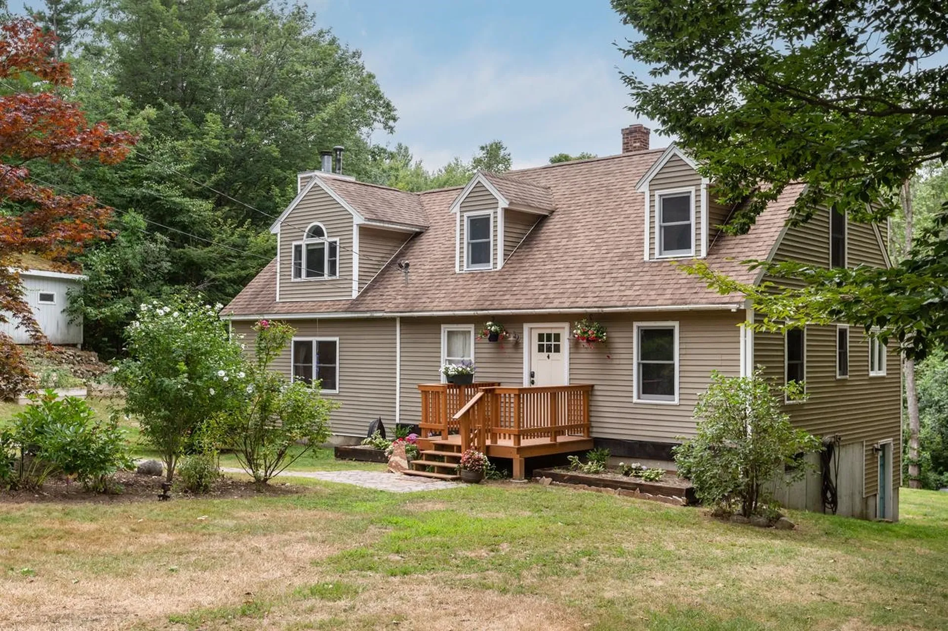 18 Sherwood Forest Road Weare NH 03281