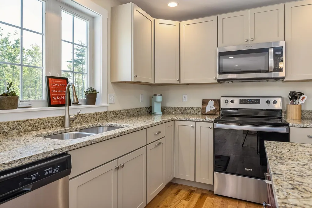 31 Huntington Way Kittery ME 03904