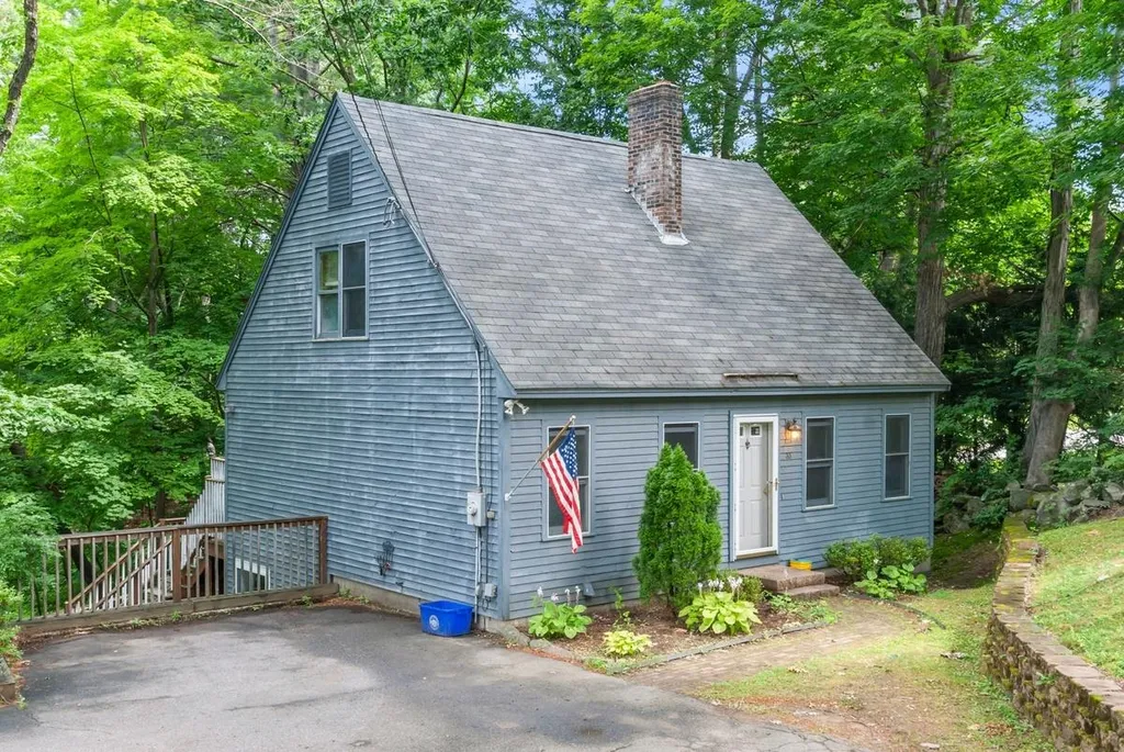 33 Moonlight Drive Newmarket NH 03857