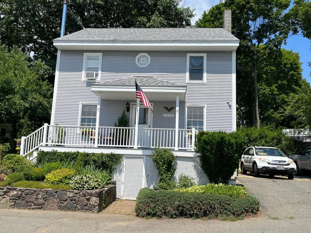 33 Halstead Street Kittery ME 03904