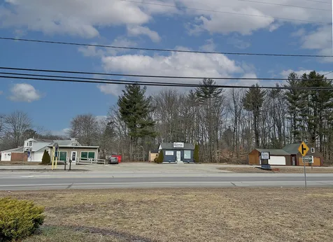 250 - 252 Calef Highway Epping NH 03042