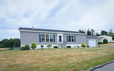 101 Freedom Hill Road Hampstead NH 03841