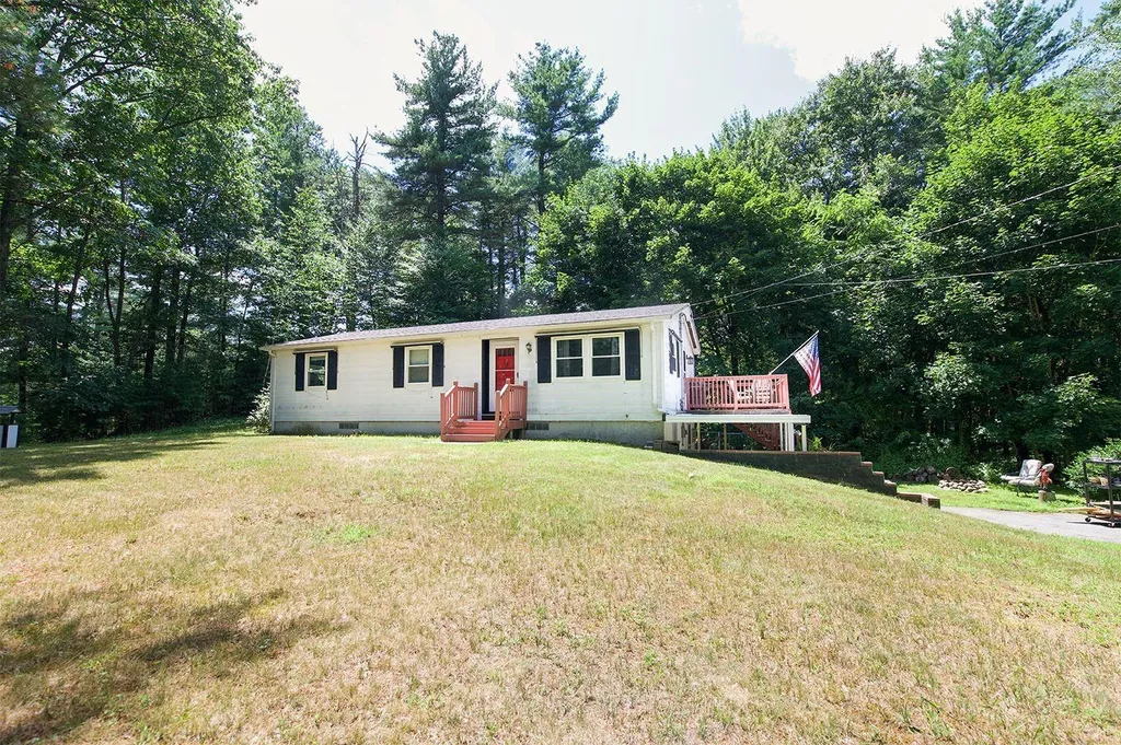 2 Bartlett Street Newton NH 03858