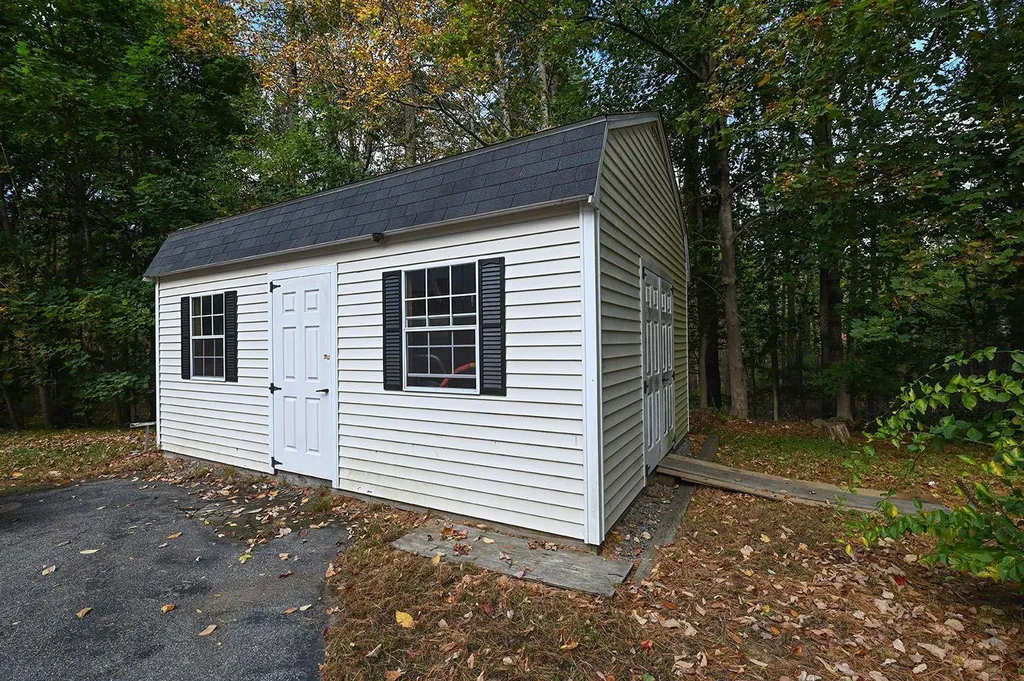 2 Bartlett Street Newton NH 03858