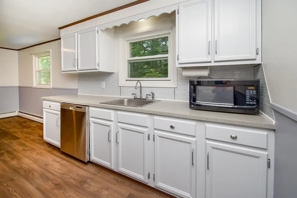 2 Bartlett Street Newton NH 03858