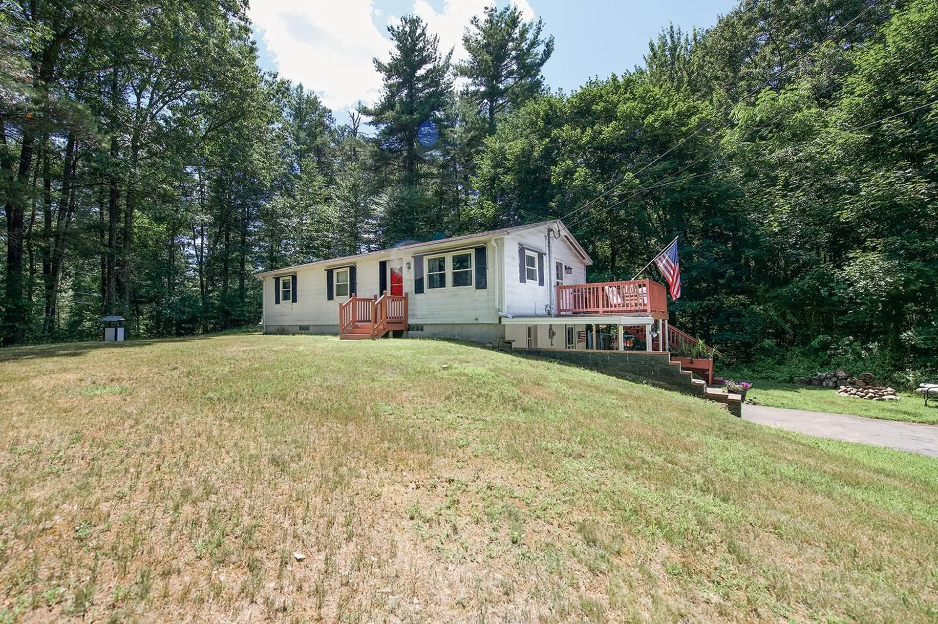 2 Bartlett Street Newton NH 03858