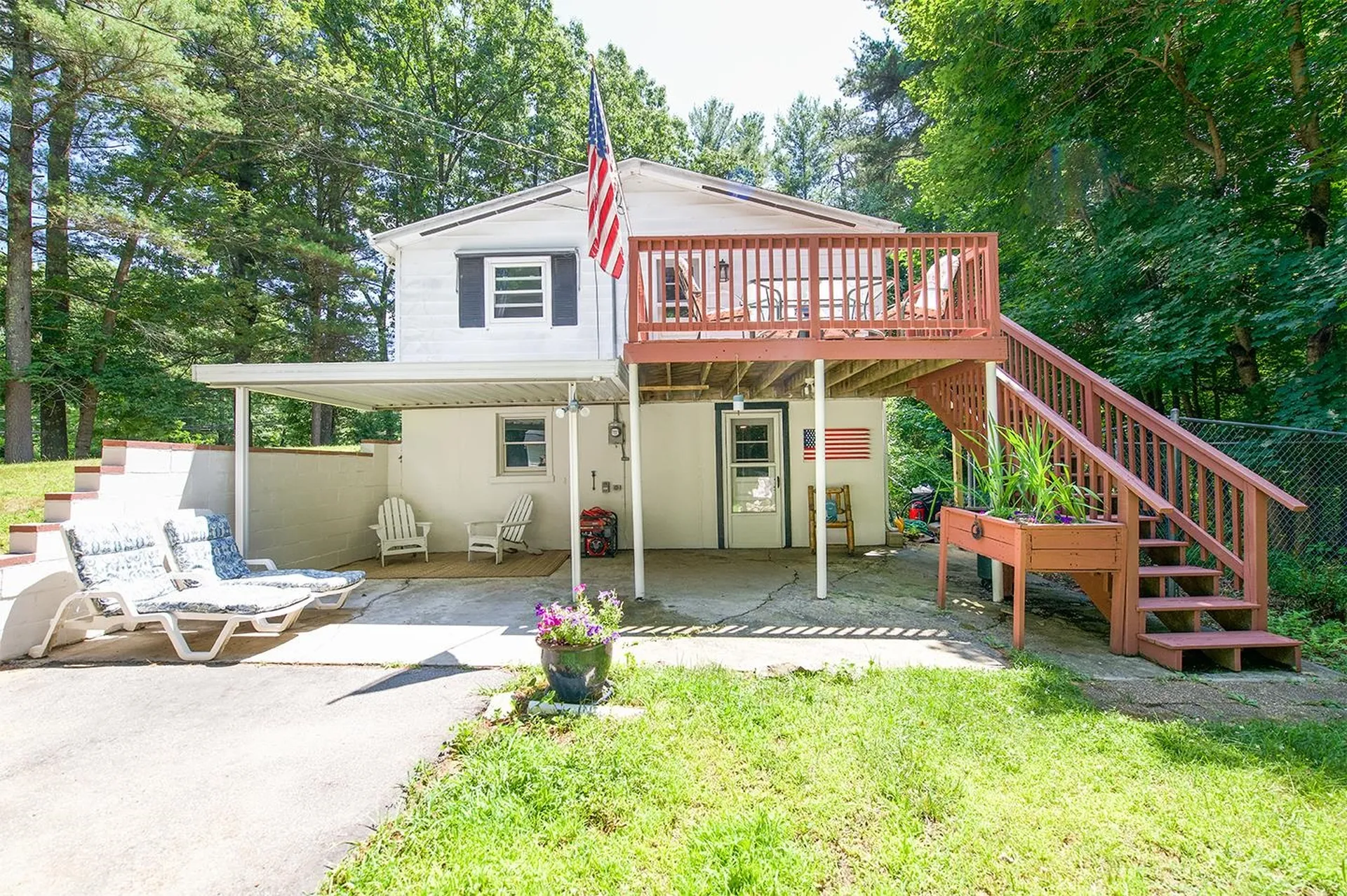 2 Bartlett Street Newton NH 03858
