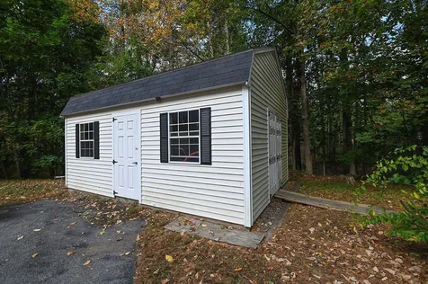2 Bartlett Street Newton NH 03858