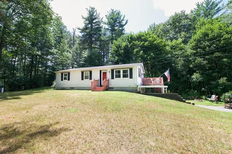 2 Bartlett Street Newton NH 03858