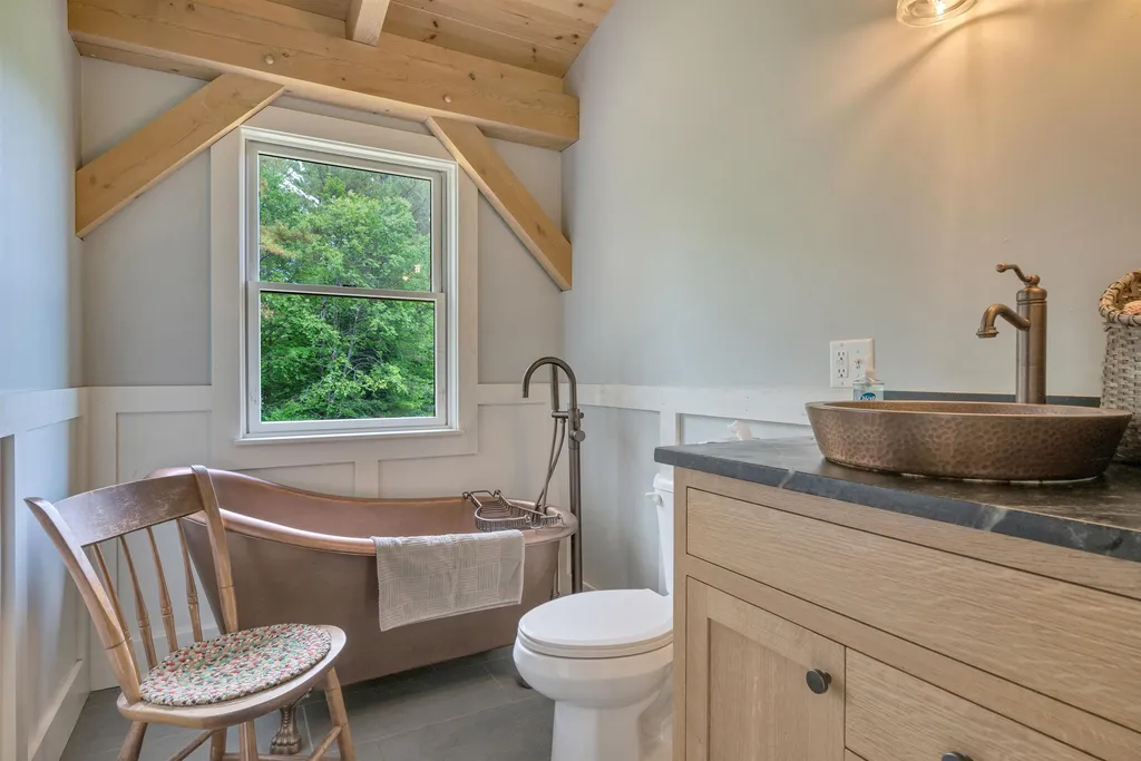 8126 Pomfret Road Pomfret VT 05053