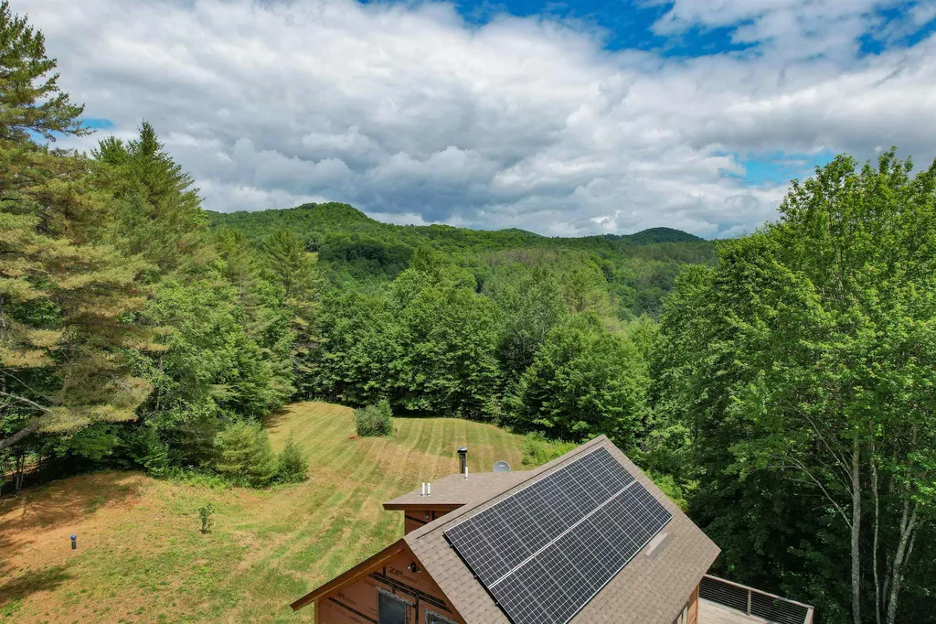 8126 Pomfret Road Pomfret VT 05053