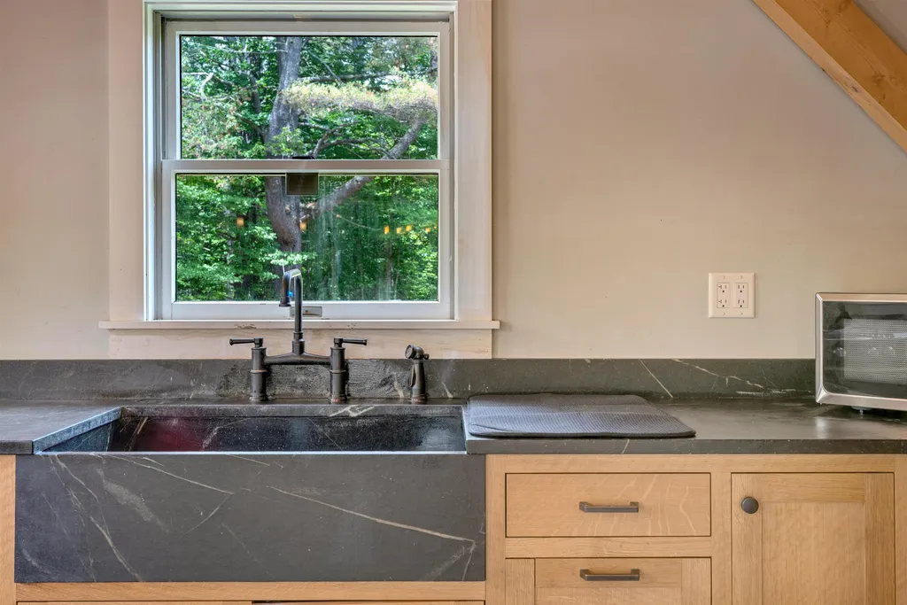 8126 Pomfret Road Pomfret VT 05053