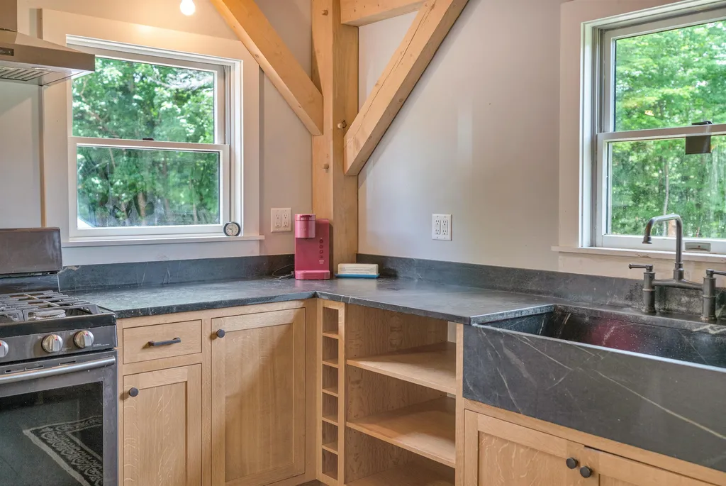 8126 Pomfret Road Pomfret VT 05053