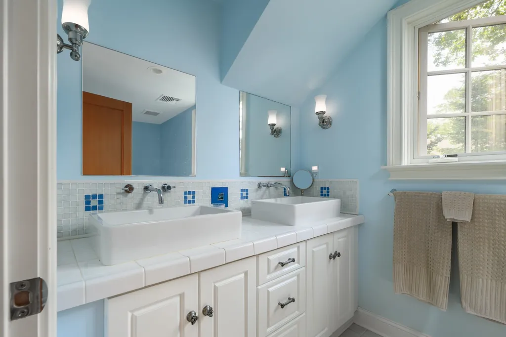3 Rivermouth Road York ME 03909