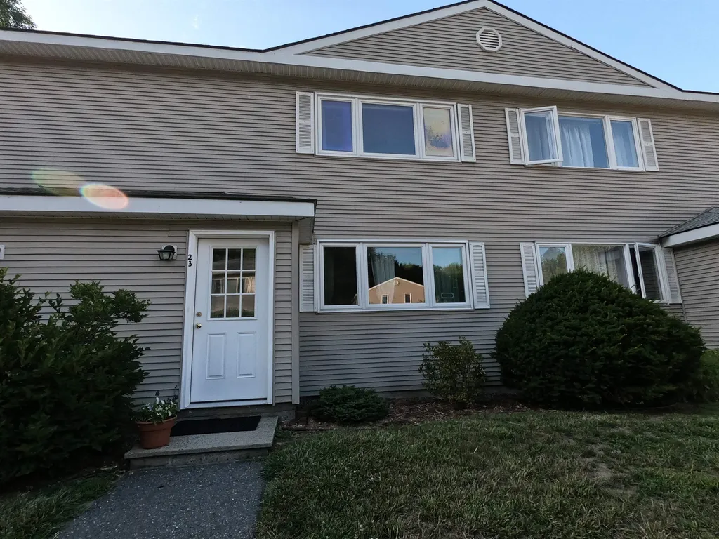 76 Colonial Drive Hartford VT 05001