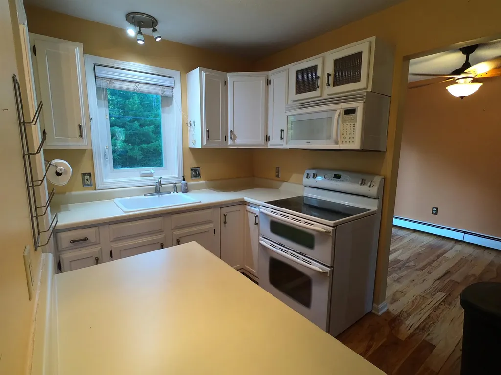 76 Colonial Drive Hartford VT 05001