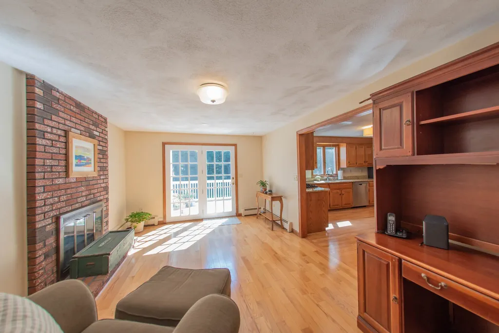 15 Hickory Lane Danville NH 03819