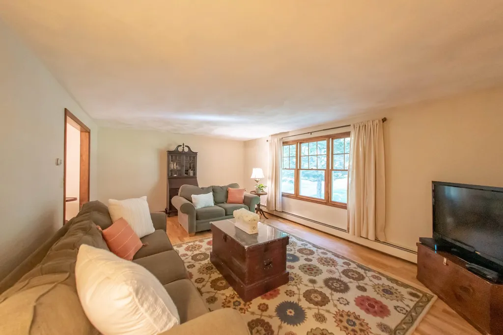 15 Hickory Lane Danville NH 03819