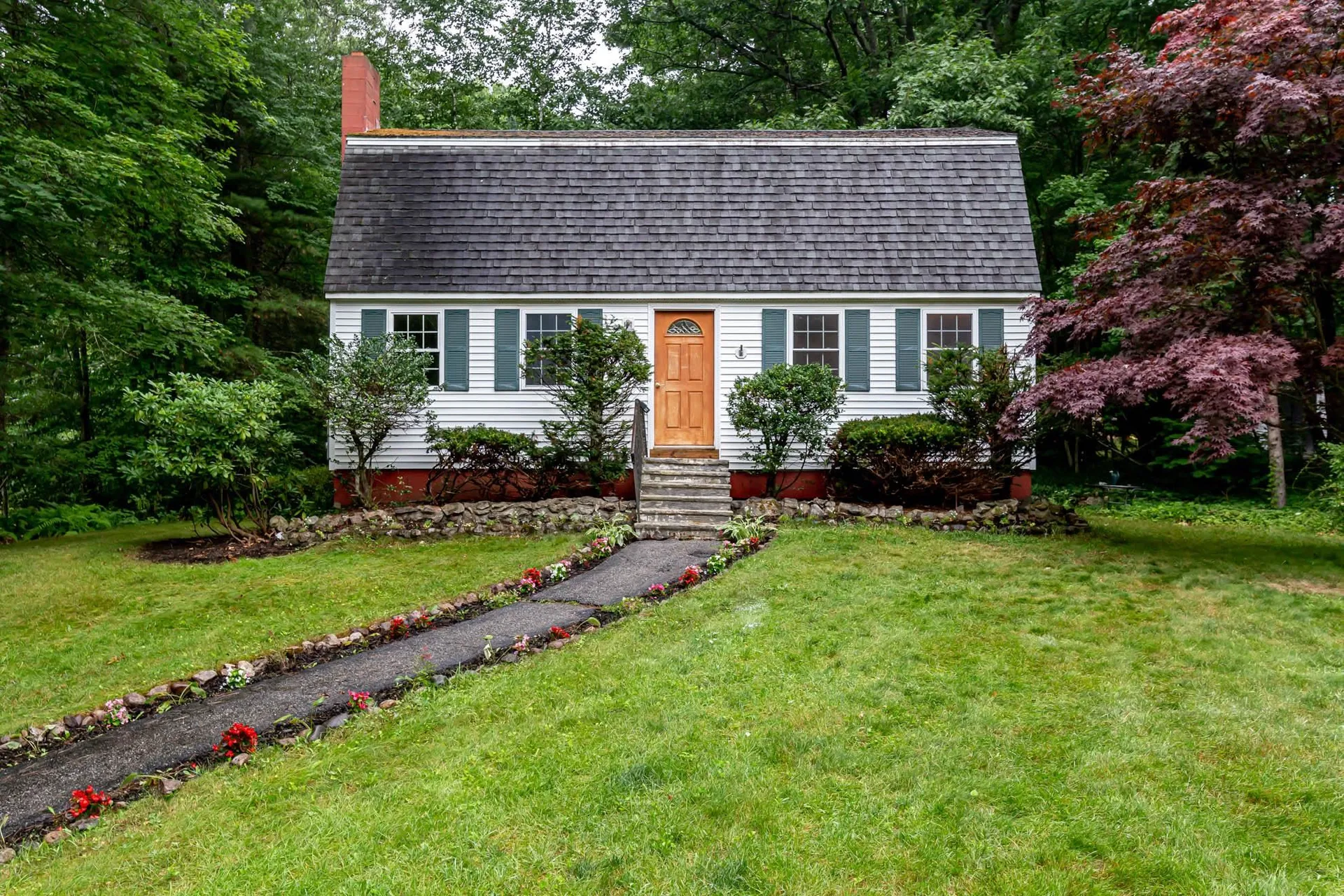 17 Sherwood Road Londonderry NH 03053