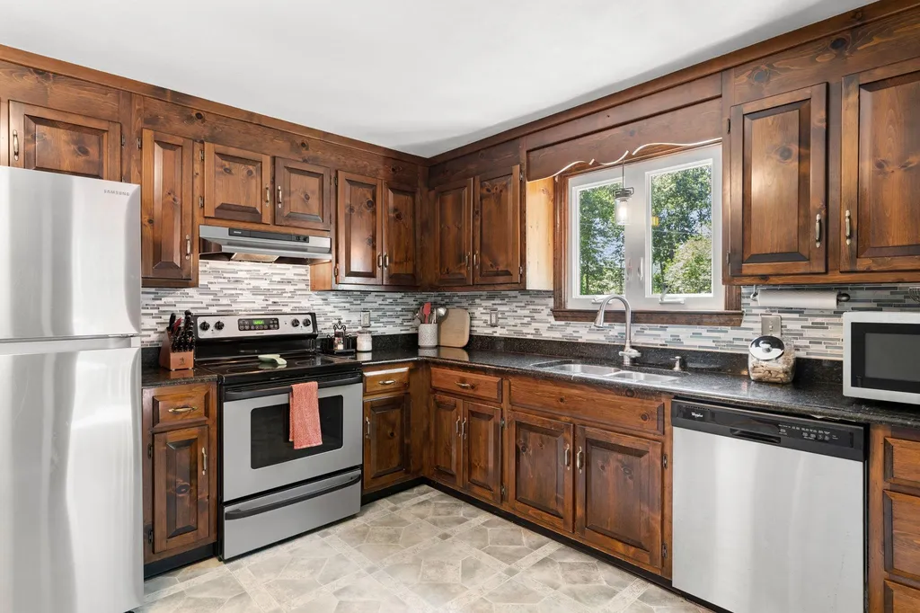 12 Windbrook Drive Epping NH 03042