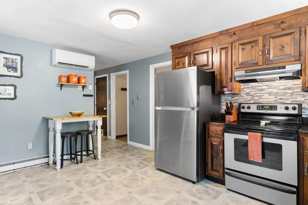 12 Windbrook Drive Epping NH 03042