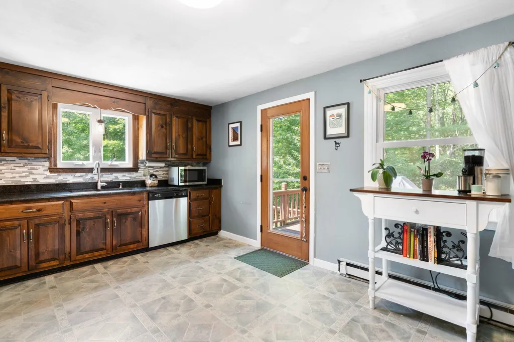 12 Windbrook Drive Epping NH 03042