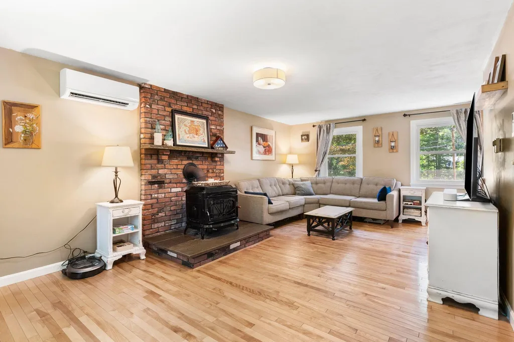 12 Windbrook Drive Epping NH 03042