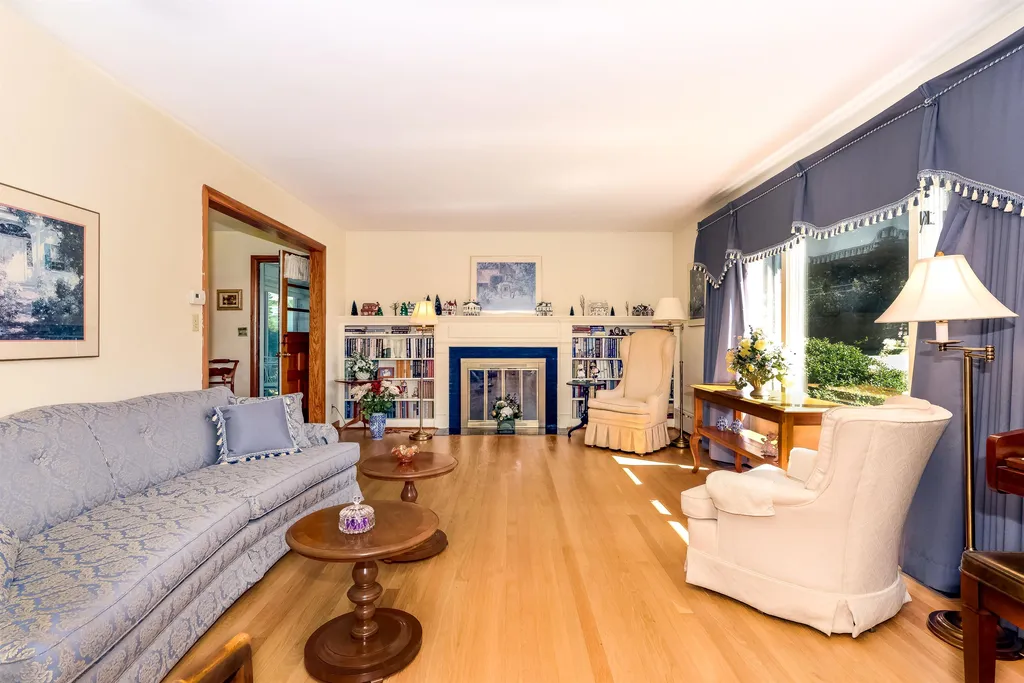 27 Hillcrest Drive Dover NH 03820