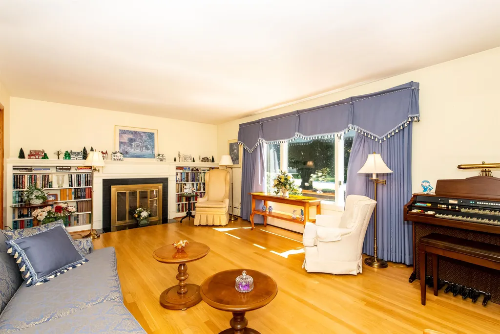 27 Hillcrest Drive Dover NH 03820