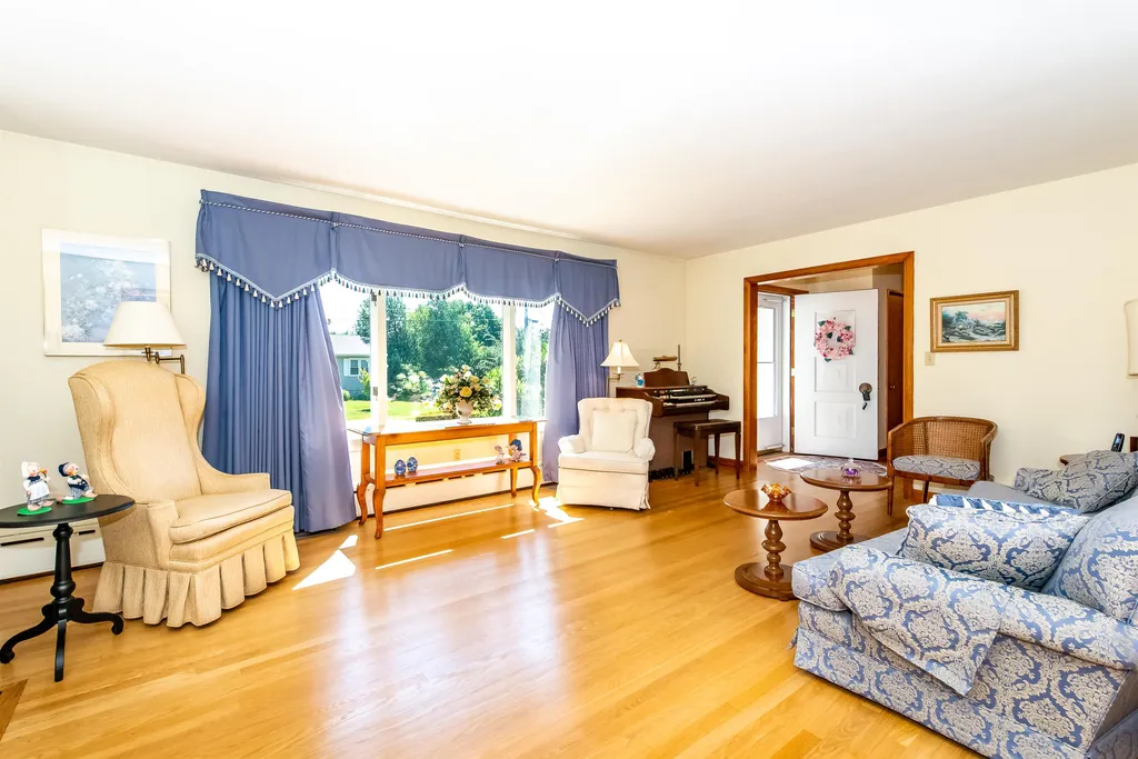27 Hillcrest Drive Dover NH 03820