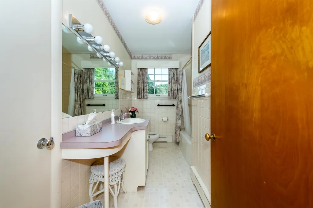 27 Hillcrest Drive Dover NH 03820