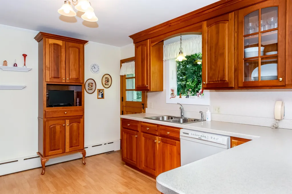 27 Hillcrest Drive Dover NH 03820