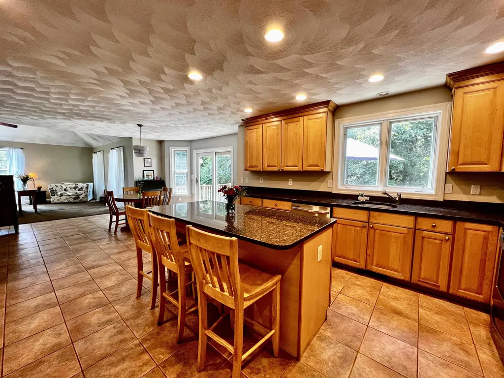 6 Squire Way Stratham NH 03885