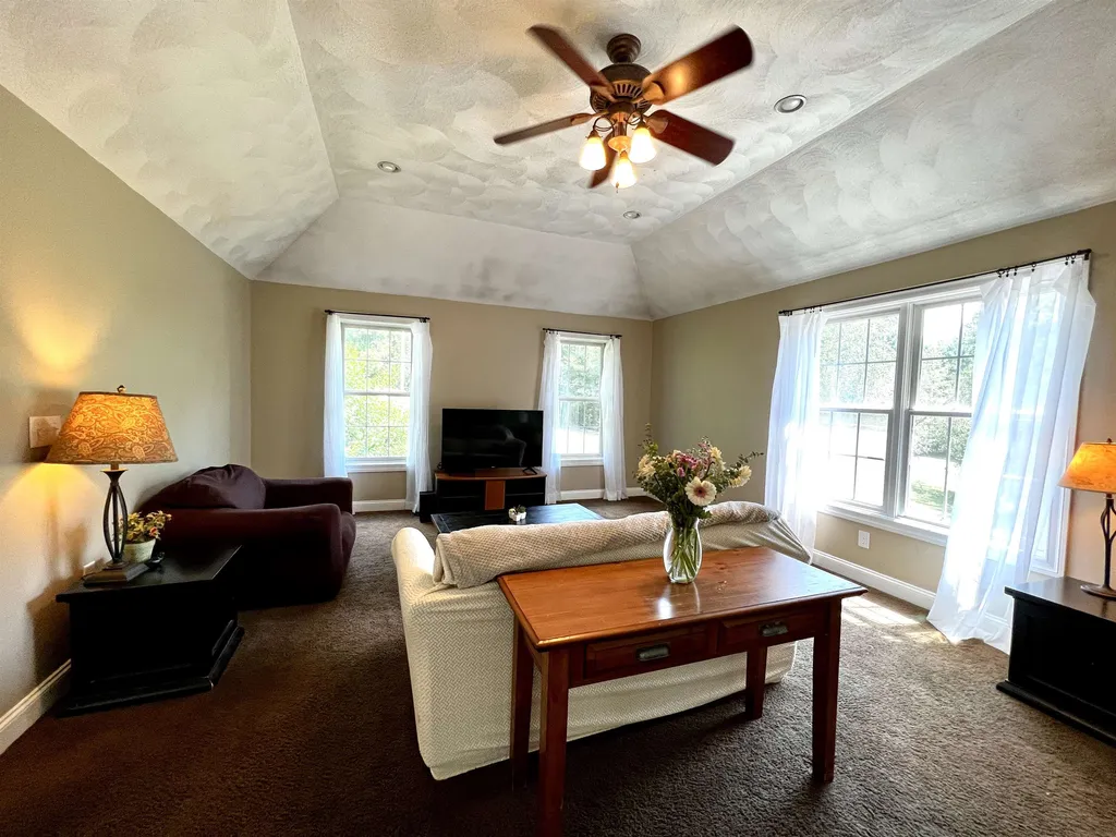 6 Squire Way Stratham NH 03885