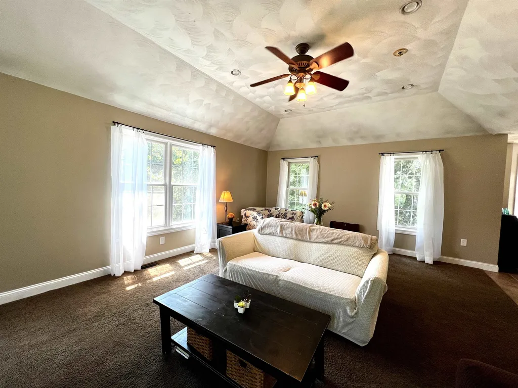 6 Squire Way Stratham NH 03885