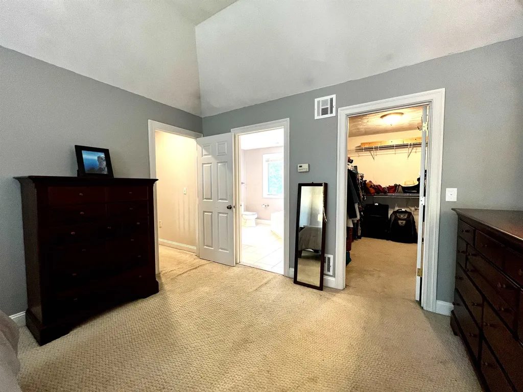 6 Squire Way Stratham NH 03885